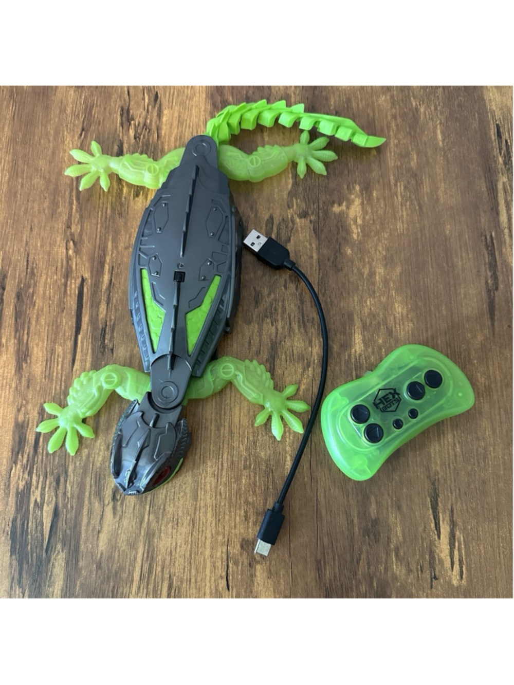 HEXBOT Wall Gecko Remote Control Lizard Green RC Toy Working